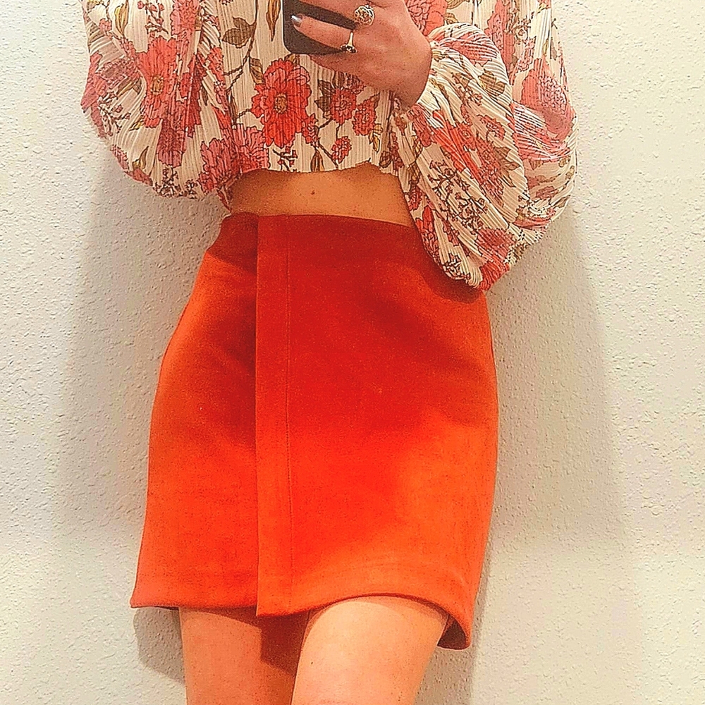 NWT GIANNI BINI Belle Solid Brick Suede Mini Skirt, sz 0